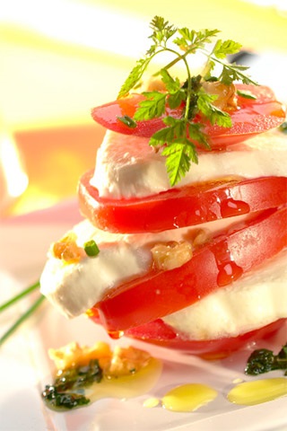 CAUVIN - Mille-feuille de tomates, mozzarella et noix - Huile COLZA & NOIX Vierge - (c) Manceau Photocuisine TerroirEvasion.com